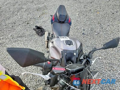 Piąte zdjęcie samochodu w środku: 2023 KAWASAKI ZR900 F VIN:ML5ZRDF11PDA59482 - miniatura