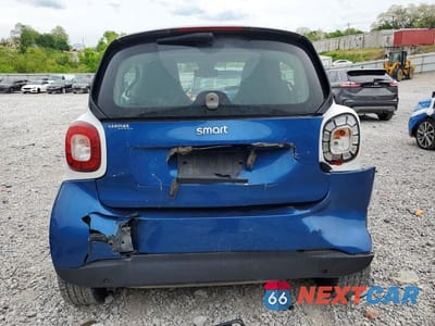 Zdjęcie 6 z 12 samochodu: 2016 SMART FORTWO VIN:WMEFJ5DA7GK063376 - miniatura