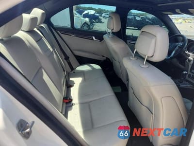 Zdjęcie 10 z 12 samochodu: 2013 MERCEDES-BENZ C 250 VIN:WDDGF4HB8DA810184 - miniatura