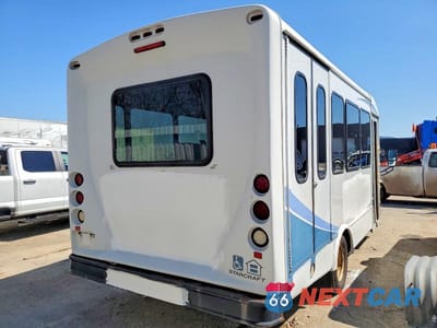 Czwarte zdjęcie samochodu z boku: 2016 FORD E350 SHUTTLE BUS VIN:1FDEE3FL4GDC22663 - miniatura