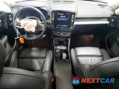 Zdjęcie 8 z 12 samochodu: 2023 VOLVO XC40 ULTIMATE VIN:YV4L12UX4P2060016 - miniatura