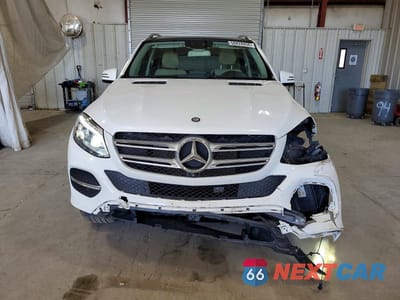 Piąte zdjęcie samochodu w środku: 2017 MERCEDES-BENZ GLE 350 4MATIC VIN:4JGDA5HB3HA913371 - miniatura