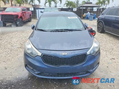 Piąte zdjęcie samochodu w środku: 2016 KIA FORTE EX VIN:KNAFX5A8XG5627760 - miniatura