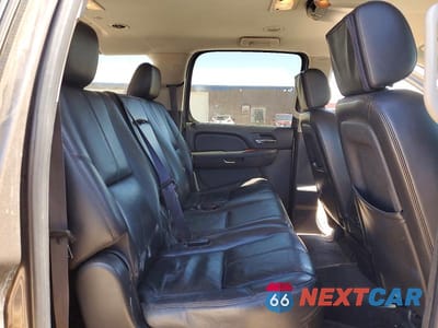 Zdjęcie 11 z 14 samochodu: 2011 CHEVROLET SUBURBAN K1500 LT VIN:1GNSKJE34BR184960 - miniatura