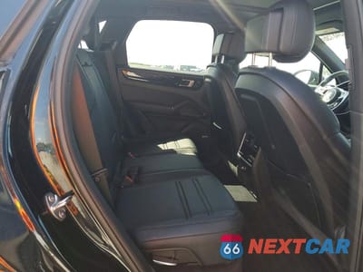 Zdjęcie 10 z 12 samochodu: 2019 PORSCHE CAYENNE S VIN:WP1AB2AYXKDA63339 - miniatura