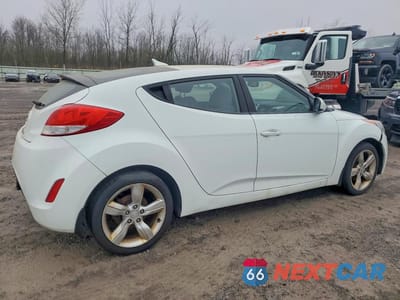 Trzecie zdjęcie samochodu z tyłu: 2013 HYUNDAI VELOSTER BASE VIN:KMHTC6AD2DU090660 - miniatura