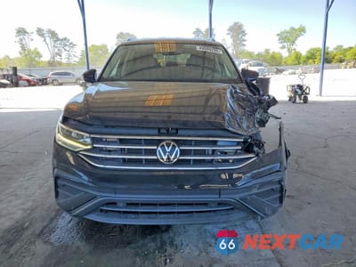 Piąte zdjęcie samochodu w środku: 2023 VOLKSWAGEN TIGUAN S VIN:3VVRB7AX1PM067009 - miniatura