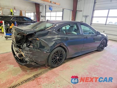 Trzecie zdjęcie samochodu z tyłu: 2025 TOYOTA CAMRY SE VIN:4T1DAACK2SU632703 - miniatura