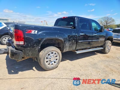 Trzecie zdjęcie samochodu z tyłu: 2011 GMC SIERRA K2500 DENALI VIN:1GT125CG9BF234562 - miniatura