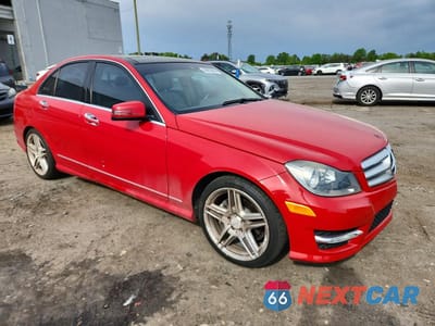 Czwarte zdjęcie samochodu z boku: 2014 MERCEDES-BENZ C 250 VIN:WDDGF4HB1EA945136 - miniatura