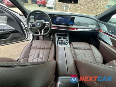 Zdjęcie 7 z 10 samochodu: 2023 BMW I7 XDRIVE60 VIN:WBY53EJ08PCL69978 - miniatura