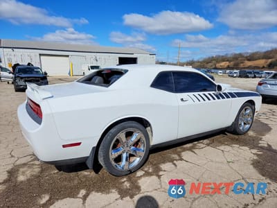 Trzecie zdjęcie samochodu z tyłu: 2011 DODGE CHALLENGER R VIN:2B3CJ5DT9BH581655 - miniatura