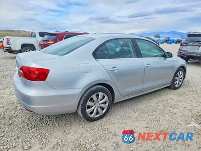 Trzecie zdjęcie samochodu z tyłu: 2013 VOLKSWAGEN JETTA SE VIN:3VWDP7AJXDM412455 - miniatura