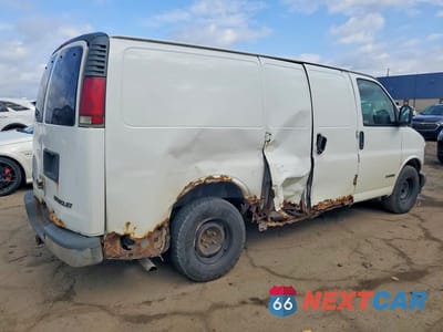 Trzecie zdjęcie samochodu z tyłu: 2002 CHEVROLET EXPRESS 1500 DELIVERY VAN VIN:1GCFG15R121183618 - miniatura