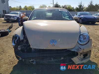 Piąte zdjęcie samochodu w środku: 2019 VOLKSWAGEN BEETLE S VIN:3VW5DAAT7KM502798 - miniatura