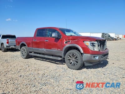Czwarte zdjęcie samochodu z boku: 2016 NISSAN TITAN XD PLATINUM RESERVE VIN:1N6BA1F46GN509445 - miniatura