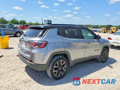 Trzecie zdjęcie samochodu z tyłu: 2020 JEEP COMPASS TRAILHAWK VIN:3C4NJDDB8LT177618 - miniatura
