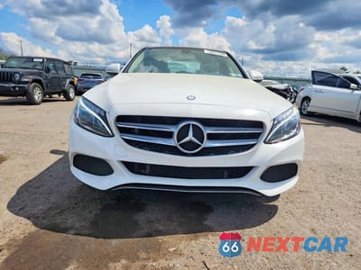 Piąte zdjęcie samochodu w środku: 2015 MERCEDES-BENZ C 300 4MATIC VIN:55SWF4KB3FU034084 - miniatura