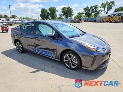 Czwarte zdjęcie samochodu z boku: 2019 TOYOTA PRIUS XLE VIN:JTDKARFU3K3089388 - miniatura