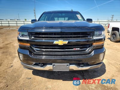 Piąte zdjęcie samochodu w środku: 2017 CHEVROLET SILVERADO K1500 LT VIN:1GCUKREC8HF193624 - miniatura
