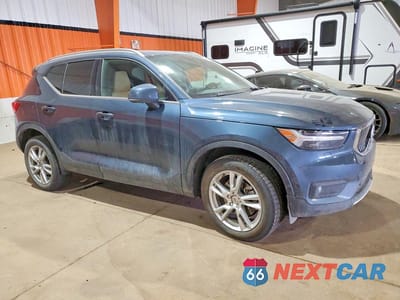 Czwarte zdjęcie samochodu z boku: 2019 VOLVO XC40 T5 INSCRIPTION VIN:YV4162UL6K2126001 - miniatura