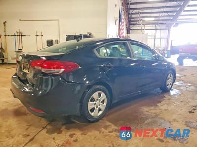 Trzecie zdjęcie samochodu z tyłu: 2018 KIA FORTE LX VIN:3KPFK4A78JE165441 - miniatura