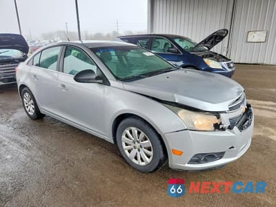 Czwarte zdjęcie samochodu z boku: 2011 CHEVROLET CRUZE LS VIN:1G1PC5SHXB7238558 - miniatura