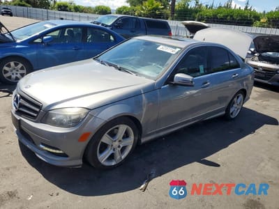 2011 MERCEDES-BENZ C 300 WDDGF5EB4BR168569 - główne zdjęcie licytacji z USA - miniatura