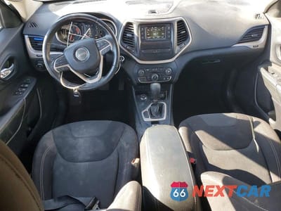 Zdjęcie 8 z 12 samochodu: 2016 JEEP CHEROKEE LATITUDE VIN:1C4PJMCS3GW225391 - miniatura
