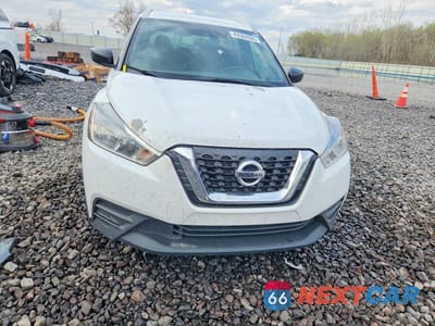 Piąte zdjęcie samochodu w środku: 2019 NISSAN KICKS S VIN:3N1CP5CU2KL471158 - miniatura