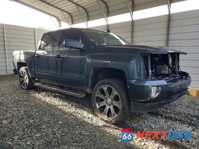 Czwarte zdjęcie samochodu z boku: 2017 CHEVROLET SILVERADO K1500 LT VIN:3GCUKREC1HG451304 - miniatura