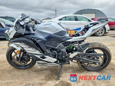 Trzecie zdjęcie samochodu z tyłu: 2025 KAWASAKI ZX400 S VIN:ML5ZXCS19SDA39298 - miniatura