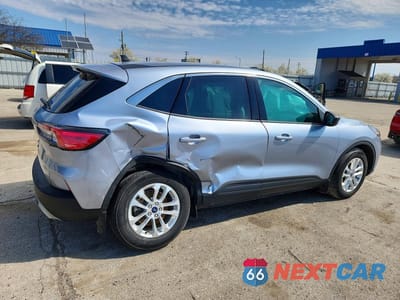 Trzecie zdjęcie samochodu z tyłu: 2022 FORD ESCAPE SE VIN:1FMCU0BZ0NUA98729 - miniatura