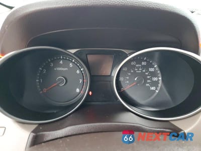Zdjęcie 9 z 14 samochodu: 2010 HYUNDAI TUCSON GLS VIN:KM8JU3AC9AU060139 - miniatura