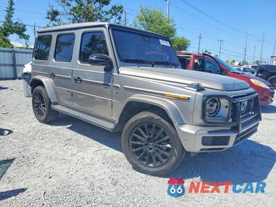 Czwarte zdjęcie samochodu z boku: 2023 MERCEDES-BENZ G 550 VIN:W1NYC6BJ5PX469484 - miniatura