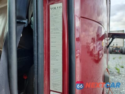 Zdjęcie 10 z 10 samochodu: 2015 VOLVO VNL SEMI TRUCK VIN:4V4NC9EJ4FN908552 - miniatura