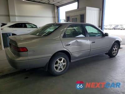 Trzecie zdjęcie samochodu z tyłu: 1999 TOYOTA CAMRY LE VIN:4T1BG22K7XU600740 - miniatura