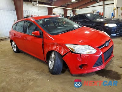 Czwarte zdjęcie samochodu z boku: 2013 FORD FOCUS SE VIN:1FADP3K28DL117719 - miniatura
