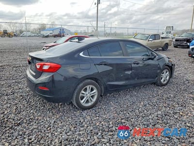 Trzecie zdjęcie samochodu z tyłu: 2018 CHEVROLET CRUZE LT VIN:1G1BE5SM5J7143471 - miniatura