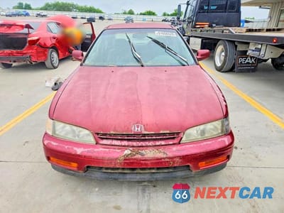 Piąte zdjęcie samochodu w środku: 1994 HONDA ACCORD LX VIN:1HGCD5631RA048888 - miniatura