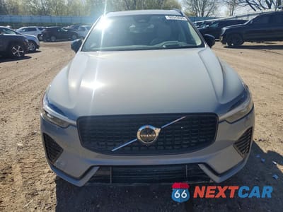 Piąte zdjęcie samochodu w środku: 2025 VOLVO XC60 ULTRA VIN:YV4M12RM0S1033266 - miniatura