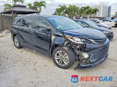 Czwarte zdjęcie samochodu z boku: 2023 TOYOTA SIENNA LIMITED 7-PASSENGER VIN:5TDZRKEC2PS163803 - miniatura