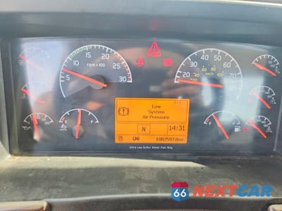 Zdjęcie 8 z 10 samochodu: 2017 VOLVO VNL SEMI TRUCK VIN:4V4N39TG1HN988144 - miniatura
