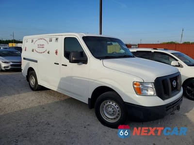 Czwarte zdjęcie samochodu z boku: 2018 NISSAN NV 1500 S VIN:1N6BF0KM9JN815712 - miniatura