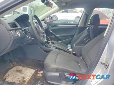 Zdjęcie 7 z 12 samochodu: 2012 VOLKSWAGEN PASSAT S VIN:1VWAP7A38CC064224 - miniatura
