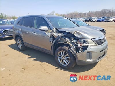 Czwarte zdjęcie samochodu z boku: 2014 KIA SORENTO LX VIN:5XYKT3A64EG506775 - miniatura