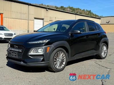 Drugie zdjęcie samochodu z przodu: 2018 HYUNDAI KONA SEL VIN:KM8K2CAA0JU131639 - miniatura