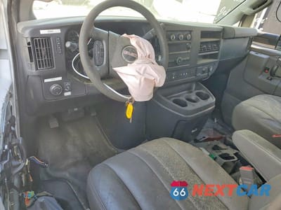 Zdjęcie 8 z 12 samochodu: 2021 GMC SAVANA BOX TRUCK VIN:7GZ37TC7XMN011313 - miniatura