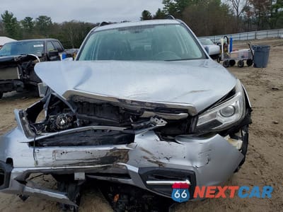 Piąte zdjęcie samochodu w środku: 2017 SUBARU FORESTER 2.5I LIMITED VIN:JF2SJARC1HH515807 - miniatura