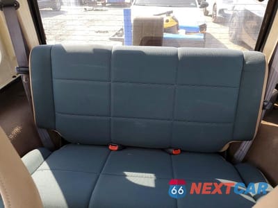 Zdjęcie 10 z 12 samochodu: 2000 JEEP WRANGLER / TJ SAHARA VIN:1J4FA59S6YP801649 - miniatura